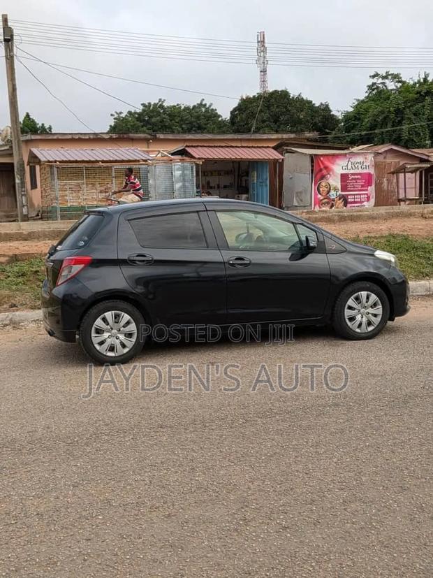 Toyota Vitz 2012 Black