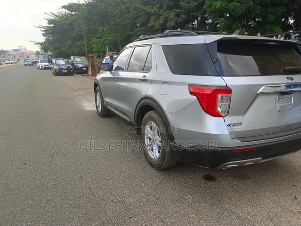 Ford Explorer 2021 Silver