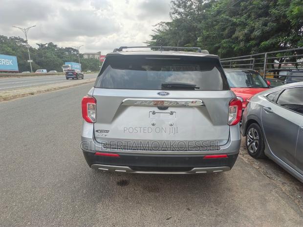 Ford Explorer 2021 Silver