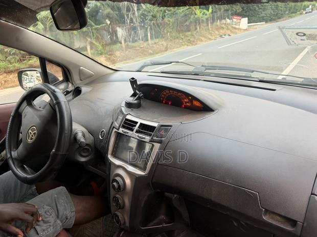 Toyota Vitz 2010 Green