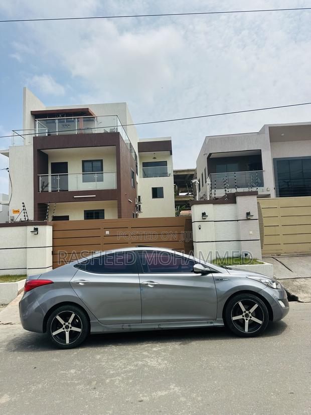 Hyundai Elantra Limited 4dr Sedan (1.8L 4cyl 6A) 2015 Gray