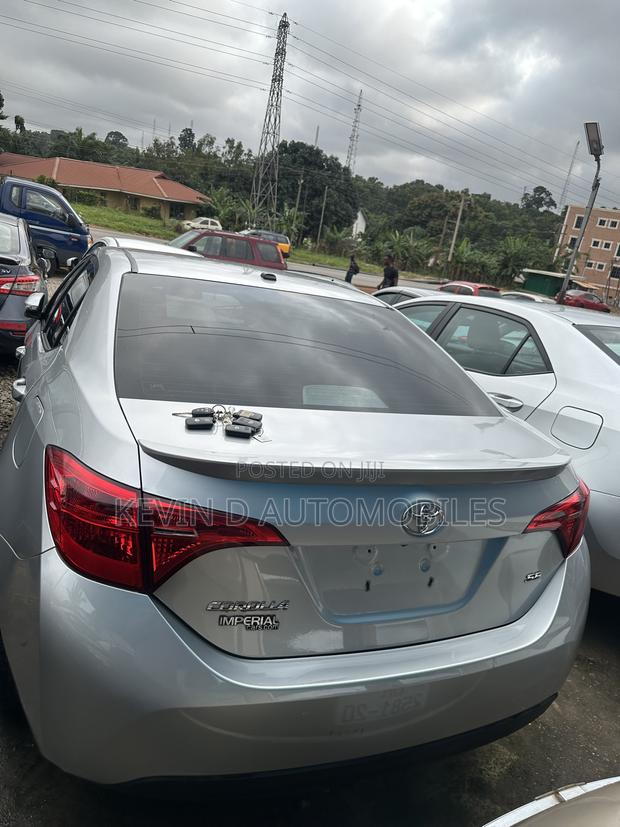 Toyota Corolla SE (1.8L 4cyl 6M) 2018 Silver