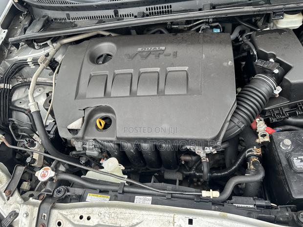 Toyota Corolla SE (1.8L 4cyl 6M) 2018 Silver