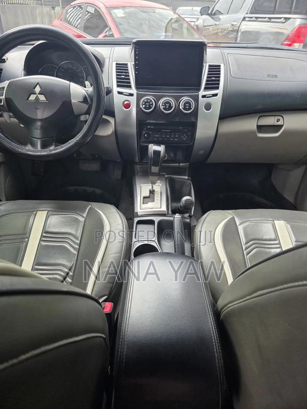 Mitsubishi Pajero Sport 2013 Brown