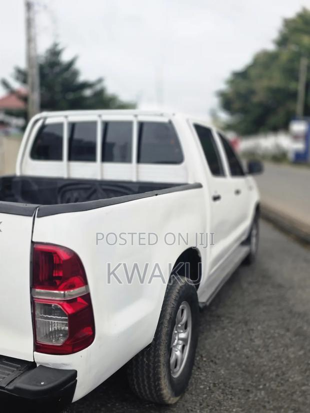 Toyota Hilux 2009 White