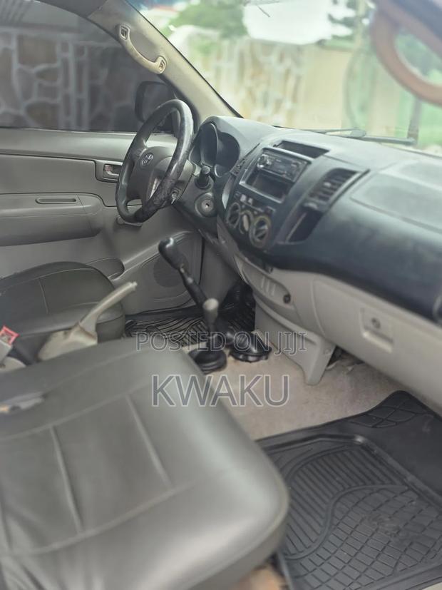Toyota Hilux 2009 White
