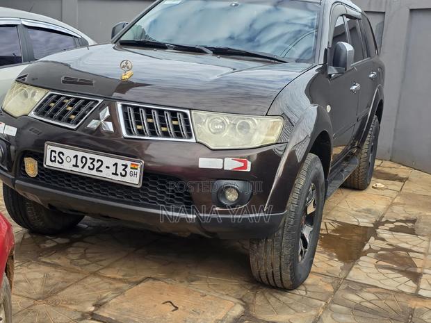 Mitsubishi Pajero Sport 2013 Brown