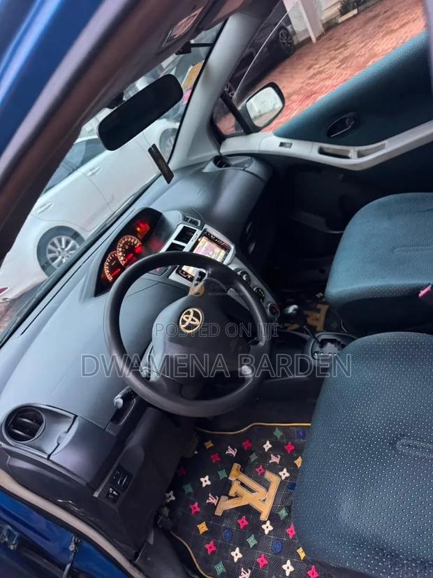 Toyota Yaris 2010 Blue