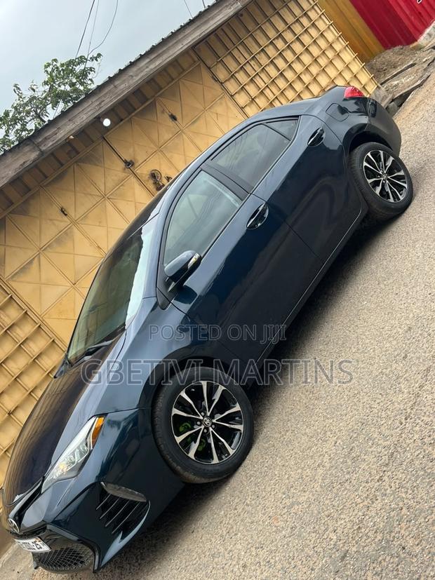 Toyota Corolla 2018 Blue
