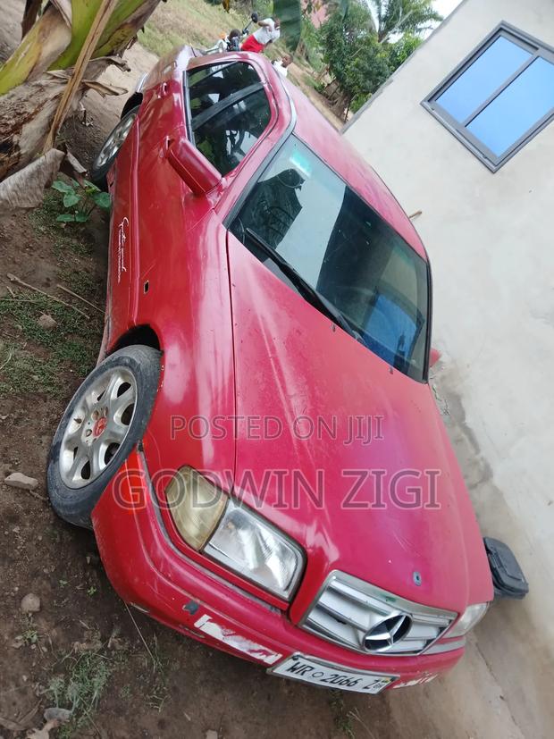 Mercedes-Benz 220 2002 Red