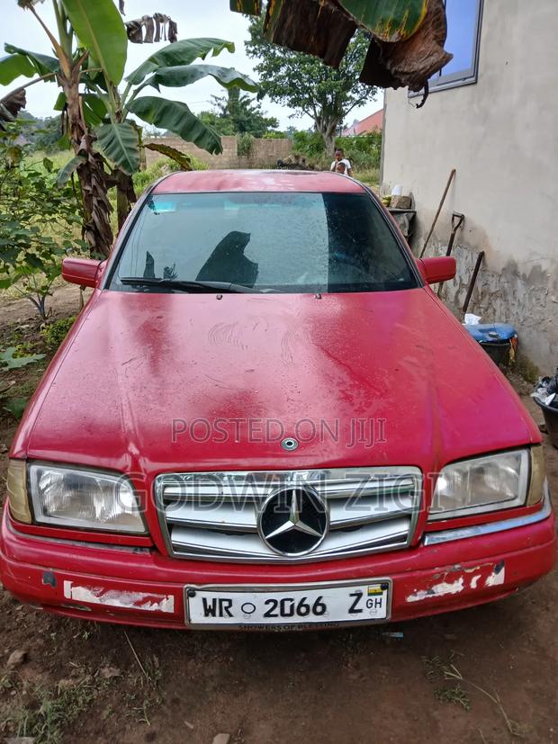Mercedes-Benz 220 2002 Red