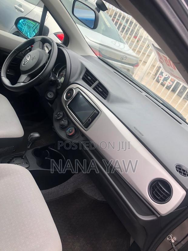 Toyota Vitz 1.3 AWD 5dr 2013 Gray