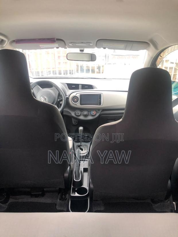 Toyota Vitz 1.3 AWD 5dr 2013 Gray