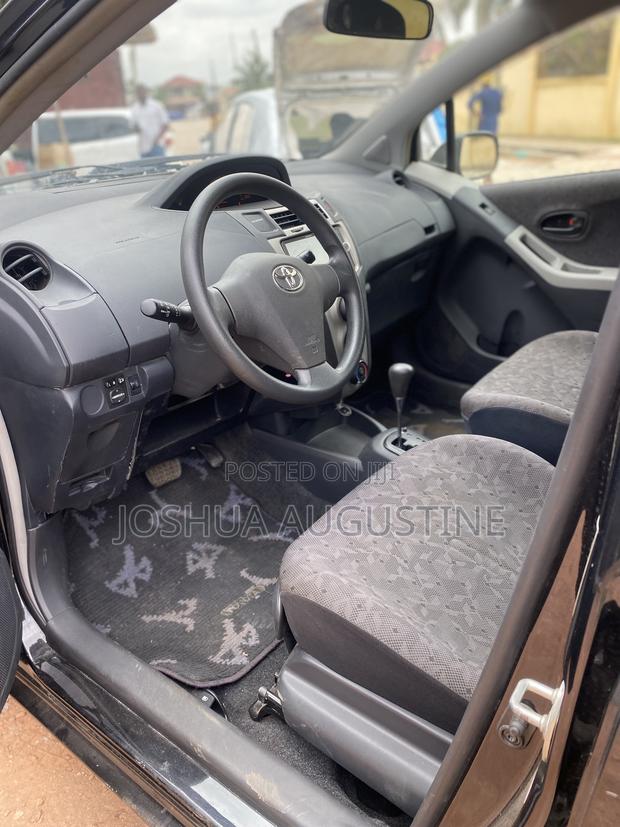 Toyota Vitz 2010 Black
