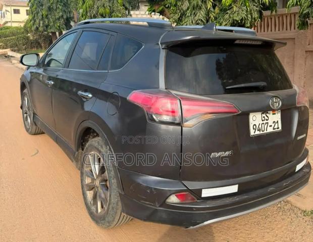 Toyota RAV4 Limited 4dr SUV (2.5L 4cyl 6A) 2018 Gray