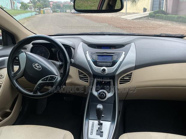 Hyundai Elantra 2011 Red