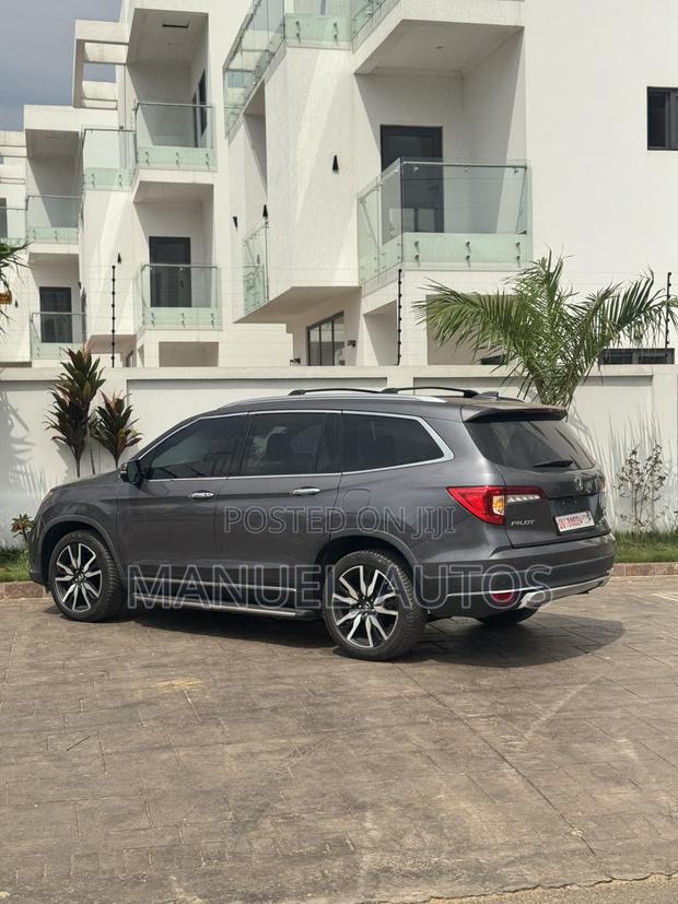 Honda Pilot Touring AWD 2019 Gray