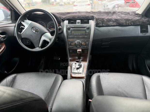 Toyota Corolla LE 4dr Sedan (1.8L 4cyl 4A) 2012 Silver