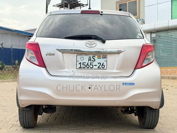 Toyota Vitz 2012 Off white