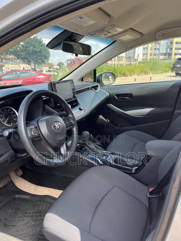Toyota Corolla LE 2022 Silver