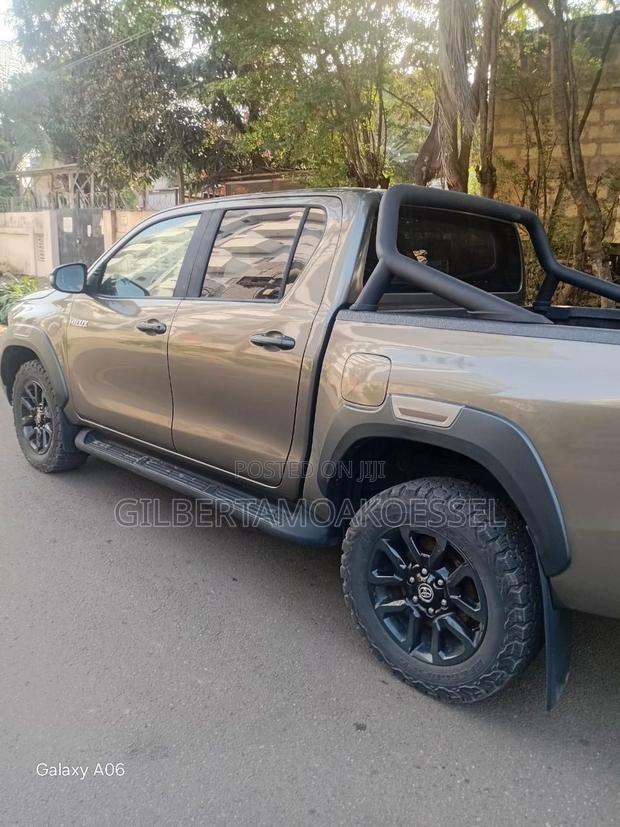 Toyota Hilux 2021 Gray