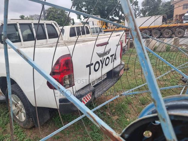 Toyota Hilux Revo Double Cab Deisel 2.4 AWD 2017 White