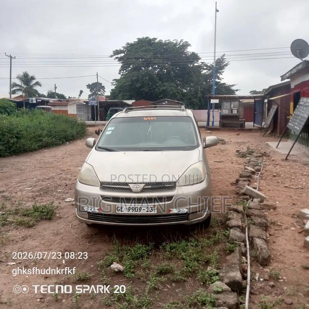 Toyota Sienna 2002 Green