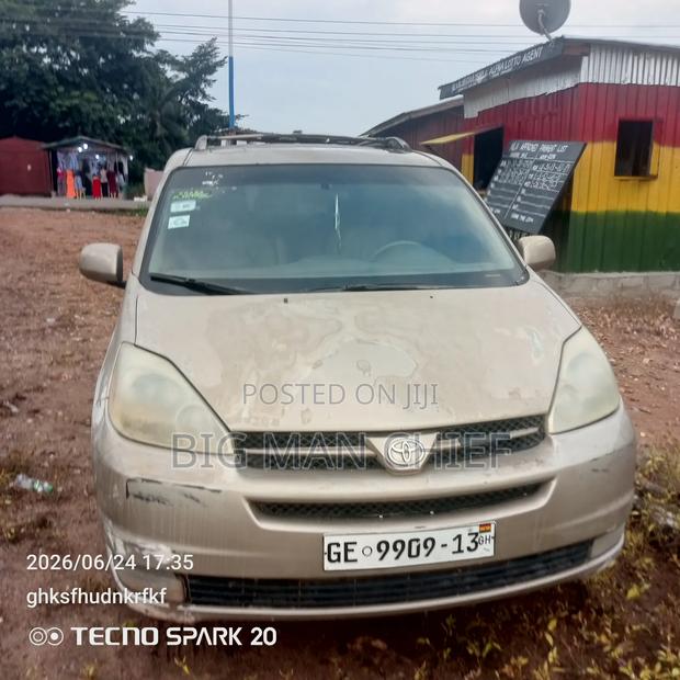Toyota Sienna 2002 Green