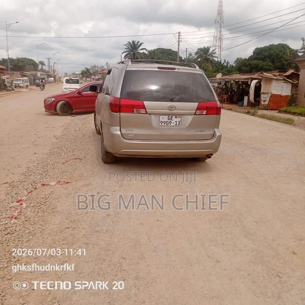 Toyota Sienna 2002 Green