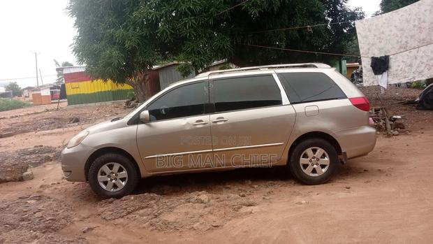 Toyota Sienna 2002 Green