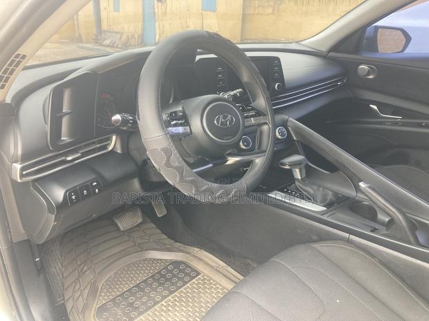 Hyundai Elantra SE 2021 Silver