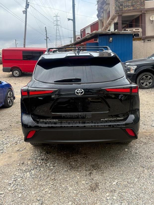 Toyota Highlander Platinum AWD 2023 Blue