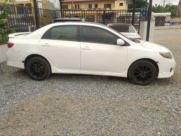 Toyota Corolla 2010 White