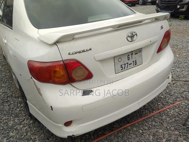 Toyota Corolla 2010 White