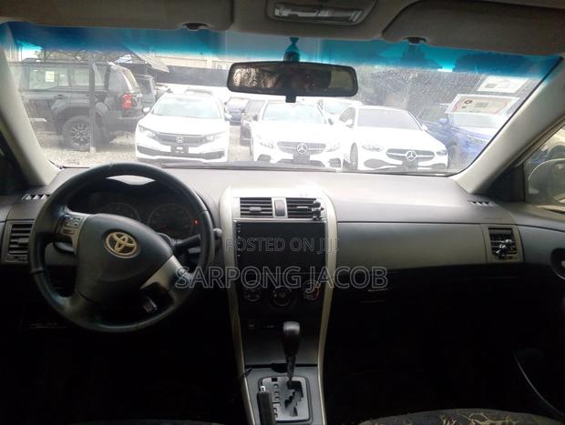 Toyota Corolla 2010 White