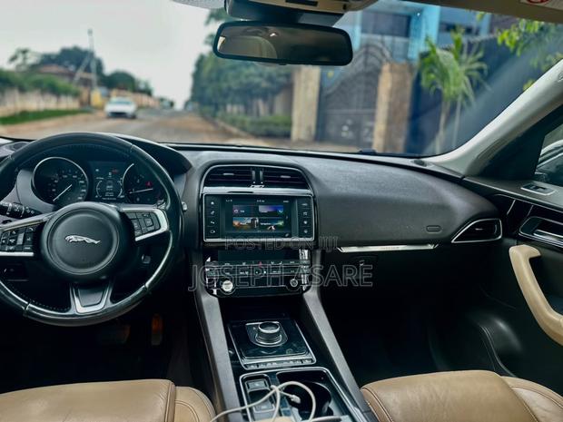 Jaguar XE 2018 Black