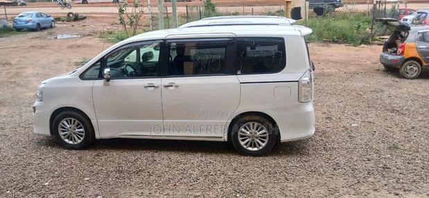 Toyota Voxy 2013 White