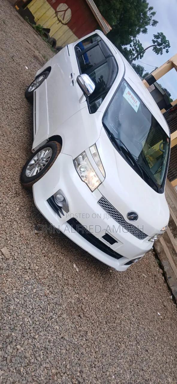 Toyota Voxy 2013 White