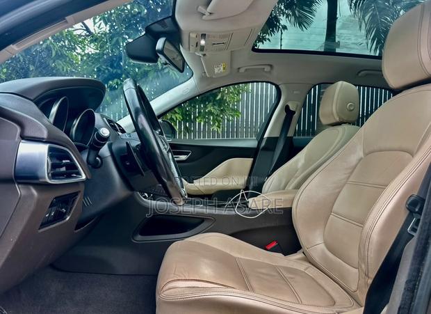 Jaguar XE 2018 Black