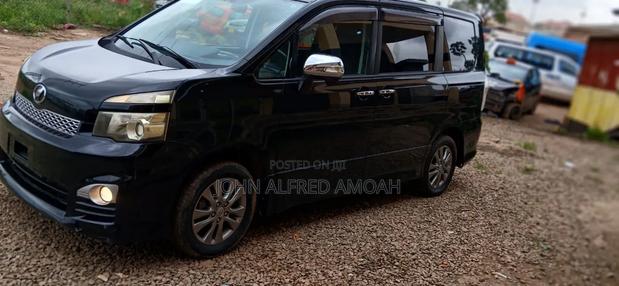 Toyota Voxy 2013 Black