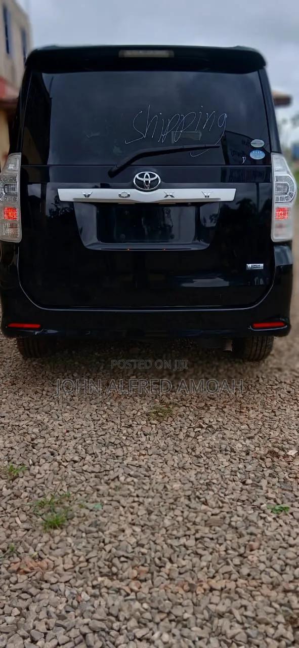 Toyota Voxy 2013 Black