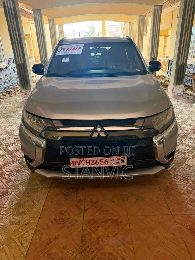 Mitsubishi Outlander ES FWD 2019 Silver