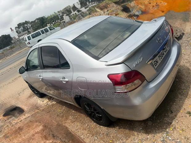 Toyota Belta 2010 Silver