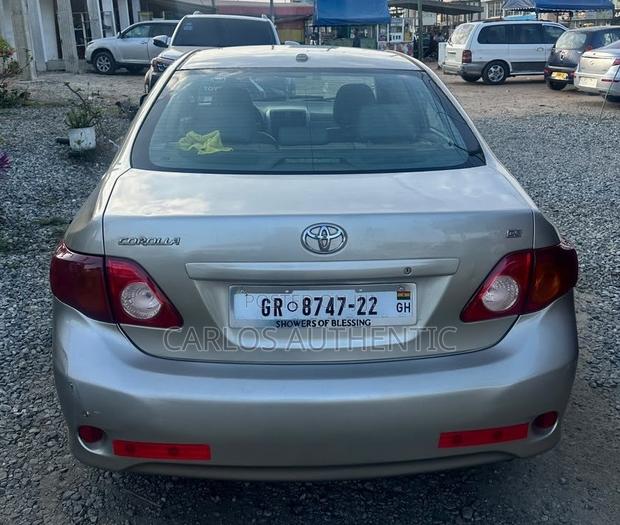 Toyota Corolla LE 4dr Sedan (1.8L 4cyl 4A) 2010 Silver