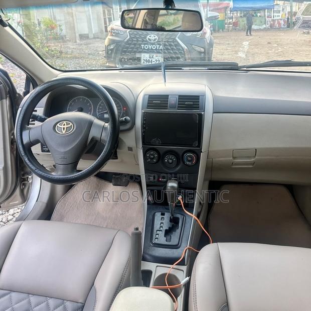 Toyota Corolla LE 4dr Sedan (1.8L 4cyl 4A) 2010 Silver