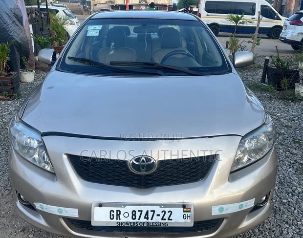 Toyota Corolla LE 4dr Sedan (1.8L 4cyl 4A) 2010 Silver