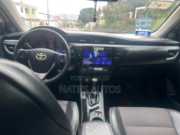 Toyota Corolla S 4dr Sedan (1.8L 4cyl CVT) 2016 White
