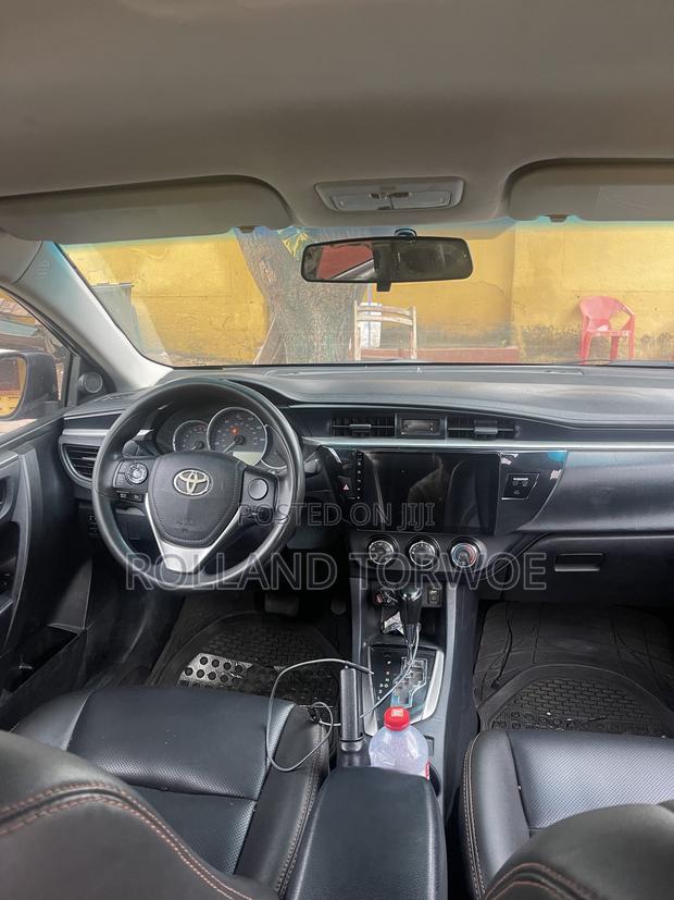 Toyota Corolla LE (1.8L 4cyl 2A) 2018 Black
