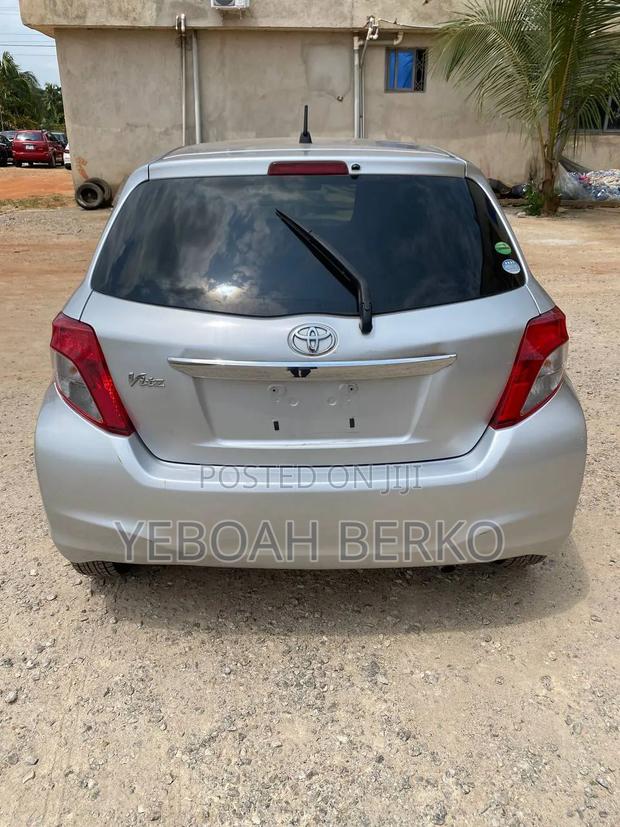 Toyota Vitz 2012 Silver