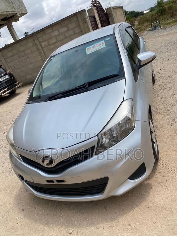 Toyota Vitz 2012 Silver